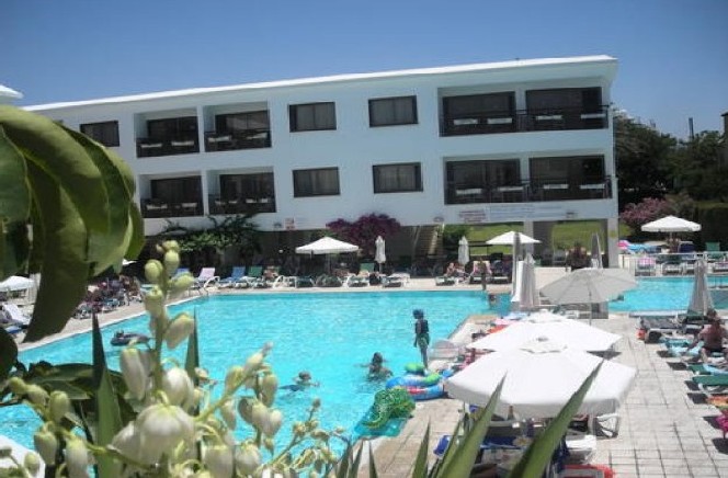 Hotel Pyramos